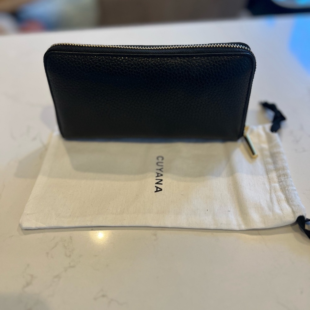 Cuyana Black Leather/Red Zip Wallet